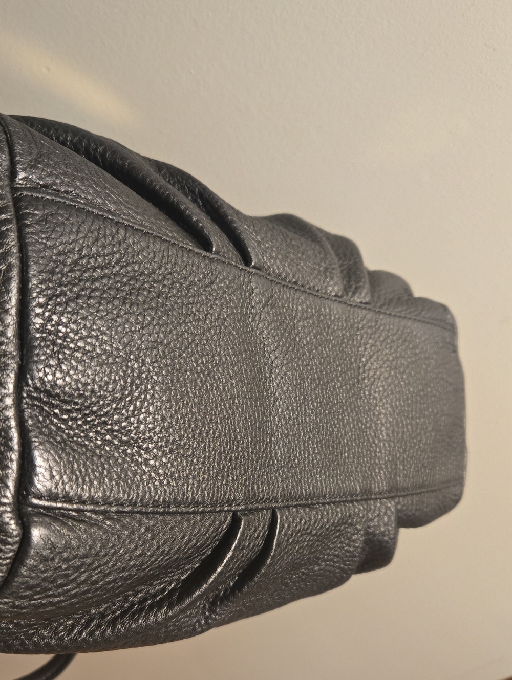 Marc Jacobs Black Pebbled Leather Shoulder Bag with Gold Hardware - Picture 6 of 13